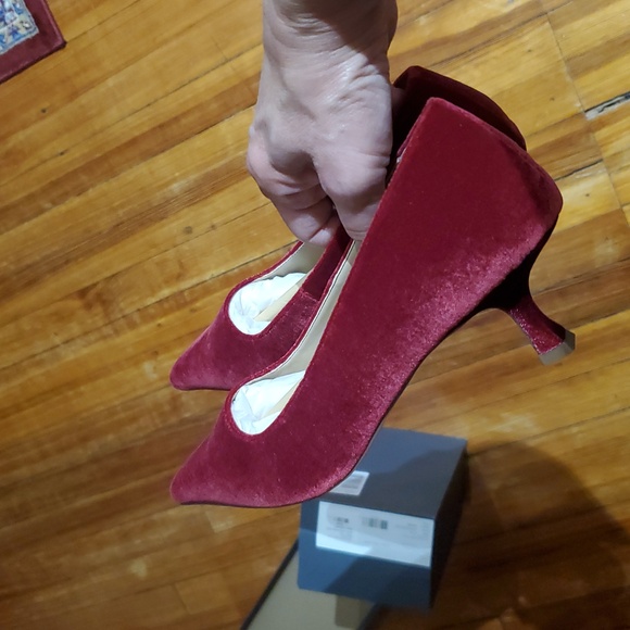 Nip Toe Kitten Heel Velvet Pump - Picture 13 of 15